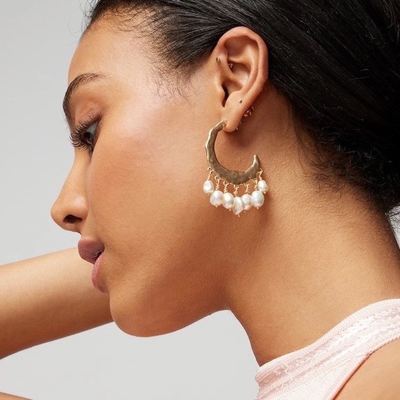 WHBM FRESHWATER PEARL DROP HOOP EARRINGS - Picture 2 of 3